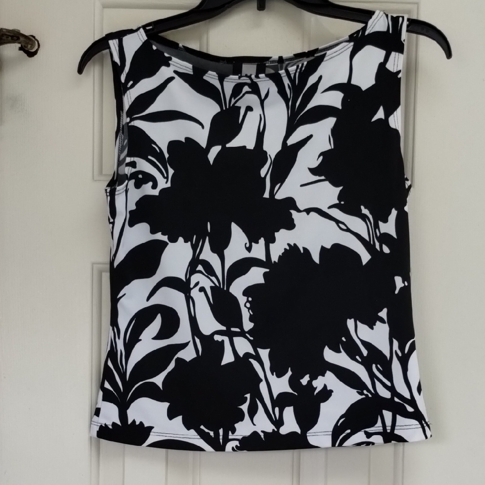 Black and White Floral Women's Top